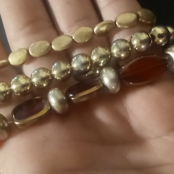 Three vintage expandable bracelets red glass beaded 2 gold tone beaded - Picture 7 of 7